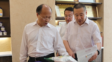 內(nèi)蒙古自治區(qū)政協(xié)黨組書記、主席李秀領(lǐng)考察、調(diào)研我公司